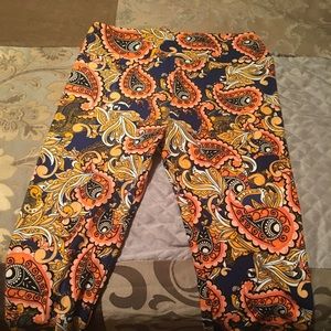 Lularoe One Size Leggings!